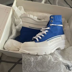 Alexander McQueen Tread slick ankle boots